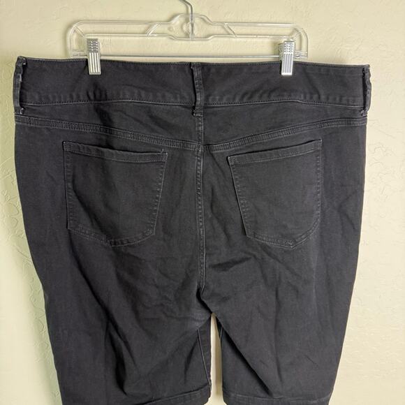 Torrid Black Bermuda Jegging Super Soft High-Rise Short 22 14099019 - Picture 7 of 15
